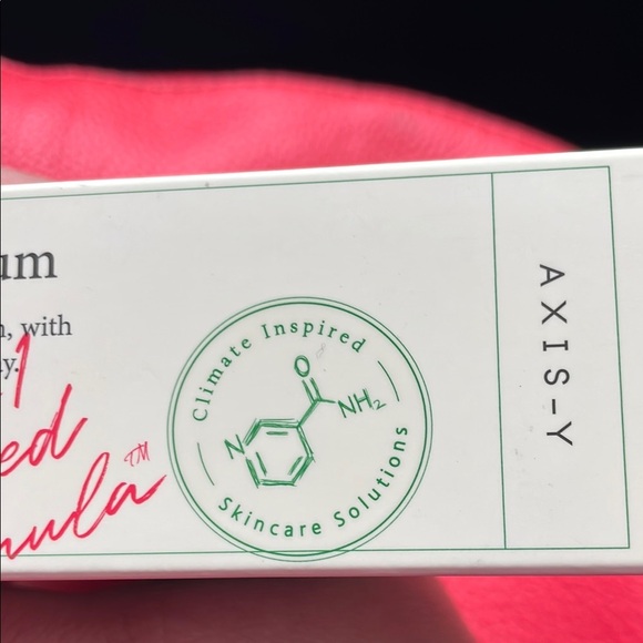 Dark Spot Correcting Glow Serum - Picture 2 of 6